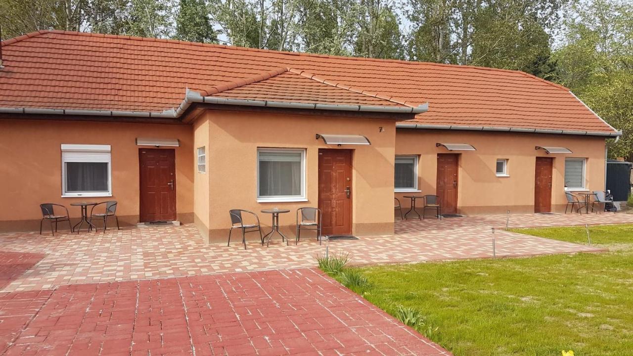 Angyal Apartman Cserkeszolo Exterior foto