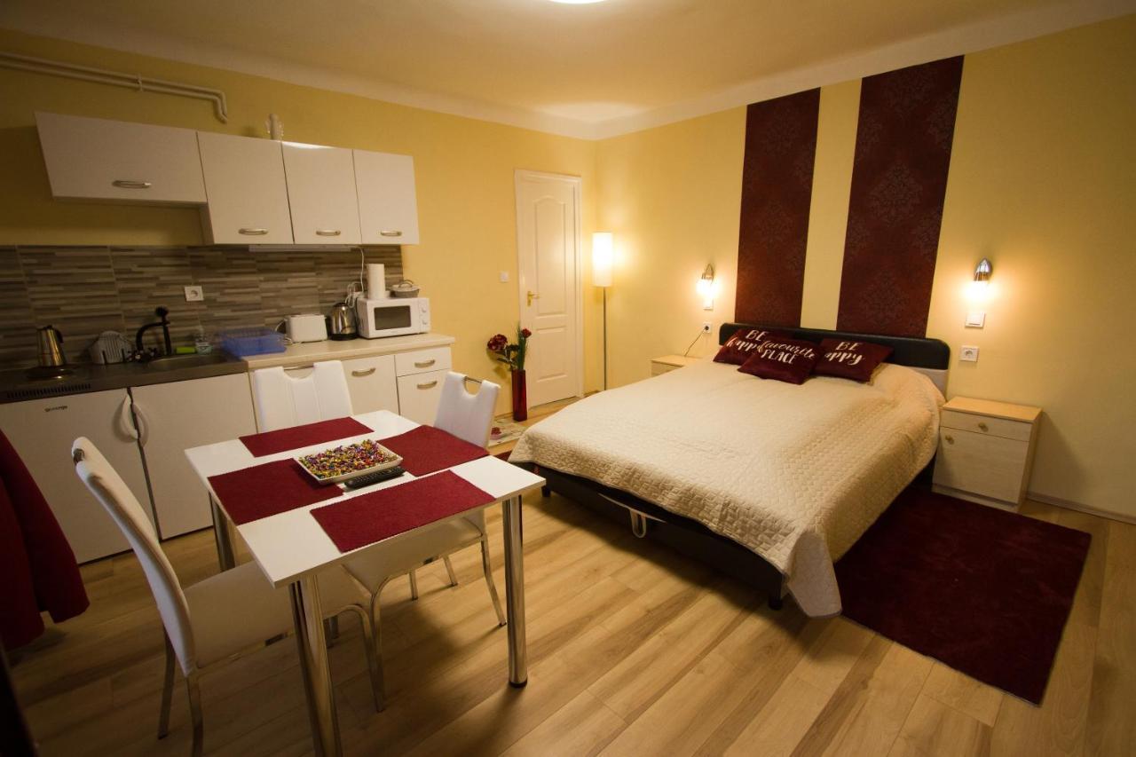 Angyal Apartman Cserkeszolo Exterior foto