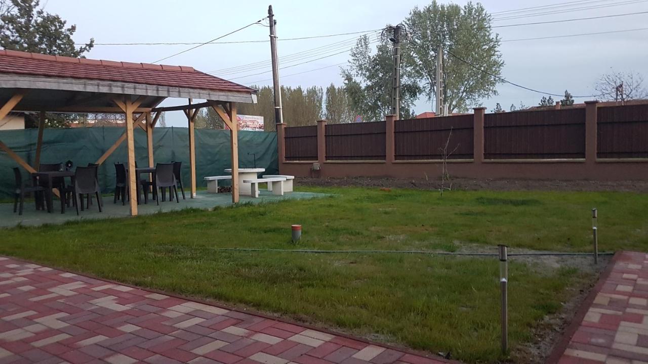 Angyal Apartman Cserkeszolo Exterior foto