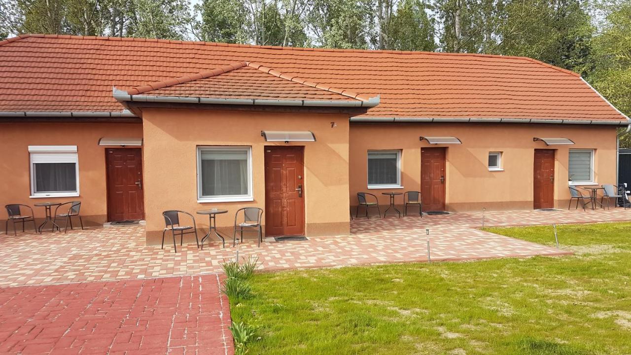 Angyal Apartman Cserkeszolo Exterior foto