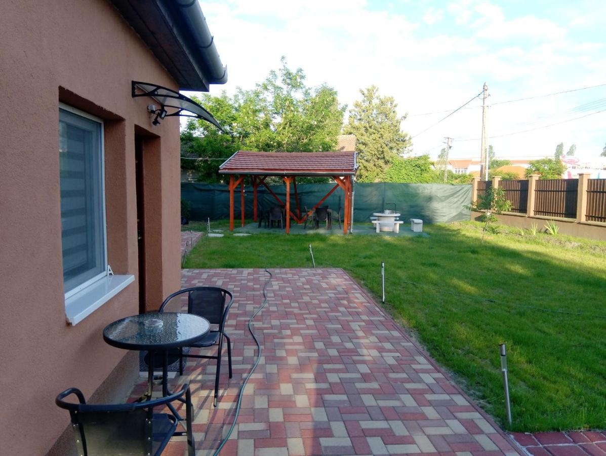 Angyal Apartman Cserkeszolo Exterior foto