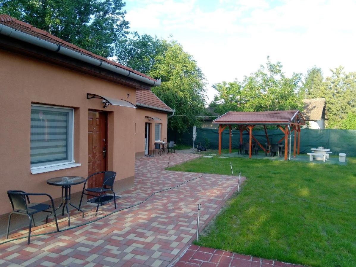 Angyal Apartman Cserkeszolo Exterior foto